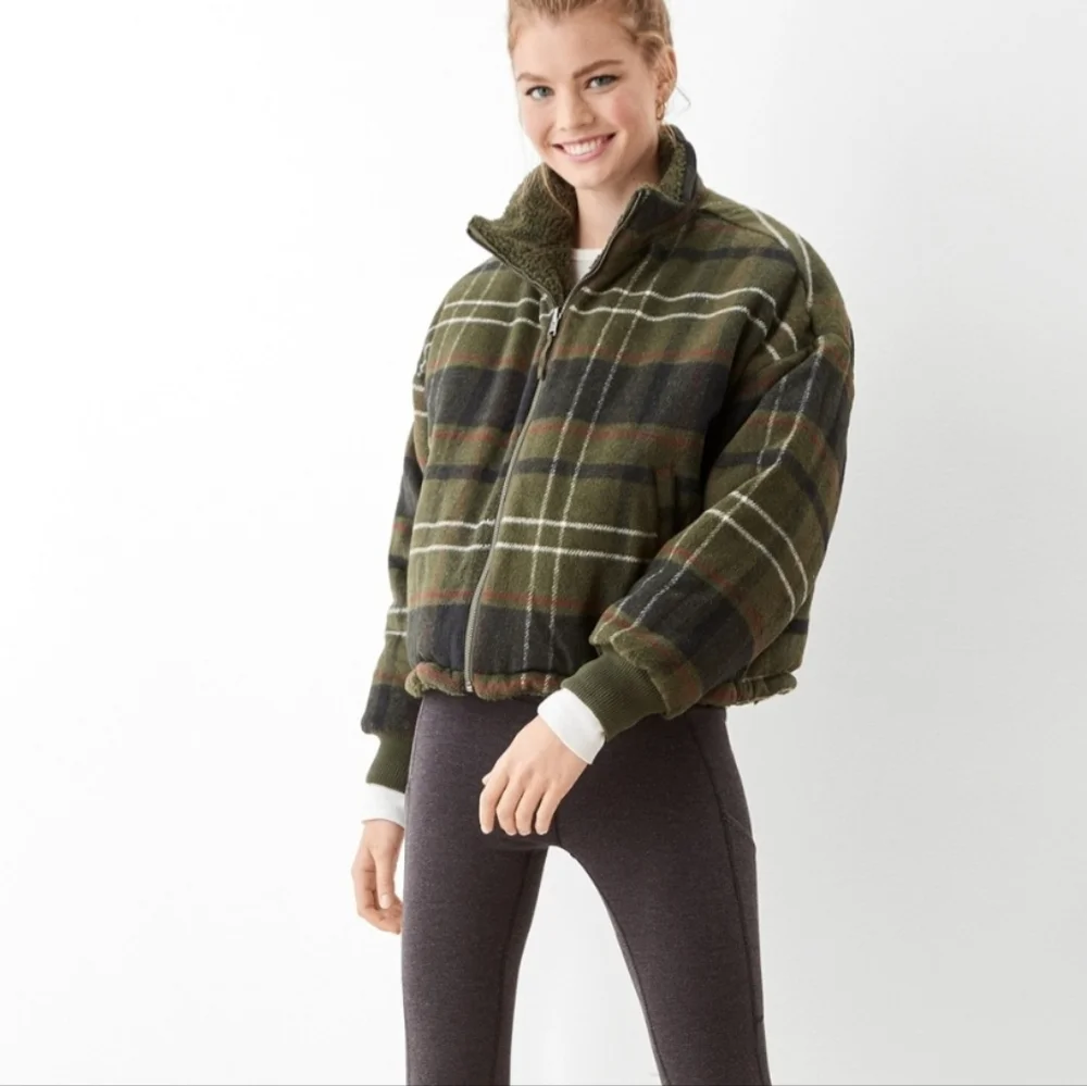AE puffer jacket - Picture 2 of 4